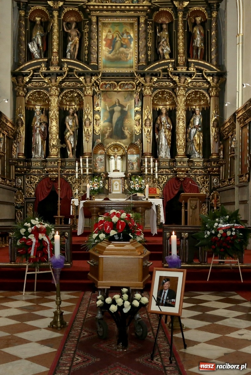 Zdjęcie w galerii na portalu naszraciborz.pl: Ostatnie pożegnanie pułkownika Mariana Szlapańskiego, weterana AK [FOTO i WIDEO] wiadomości z regionu