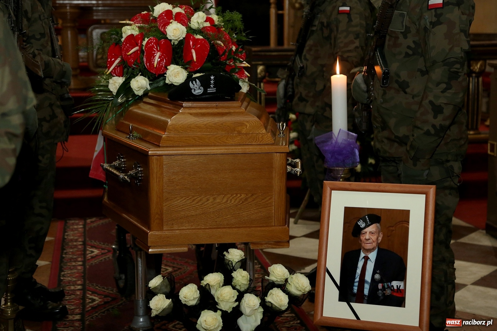 Zdjęcie w galerii na portalu naszraciborz.pl: Ostatnie pożegnanie pułkownika Mariana Szlapańskiego, weterana AK [FOTO i WIDEO] wiadomości z regionu