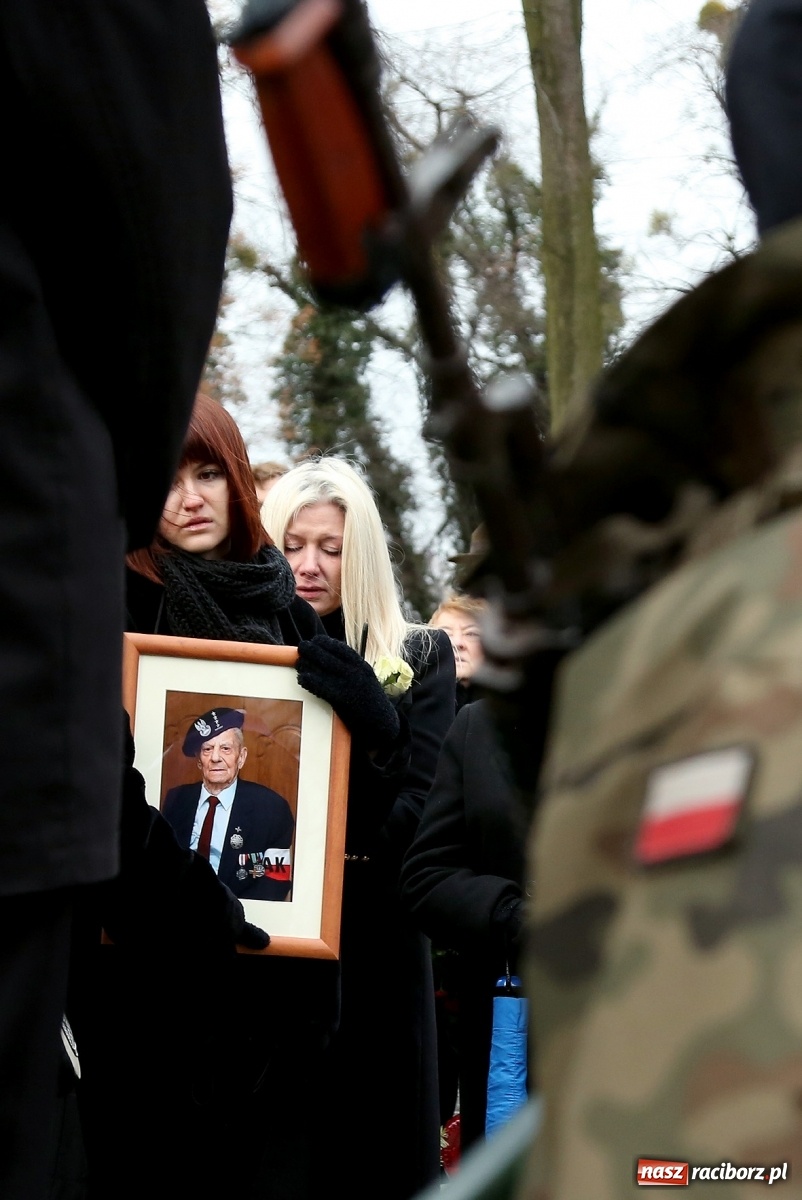 Zdjęcie w galerii na portalu naszraciborz.pl: Ostatnie pożegnanie pułkownika Mariana Szlapańskiego, weterana AK [FOTO i WIDEO] wiadomości z regionu