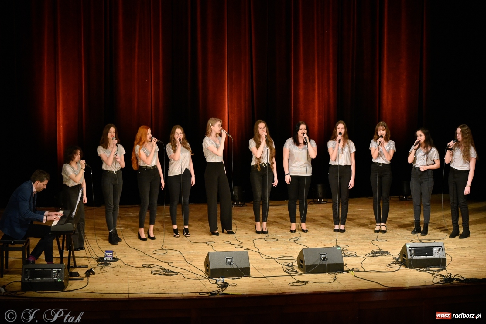 Zdjęcie w galerii na portalu naszraciborz.pl: Zimowe koncertowanie Perspektywy wiadomości z regionu