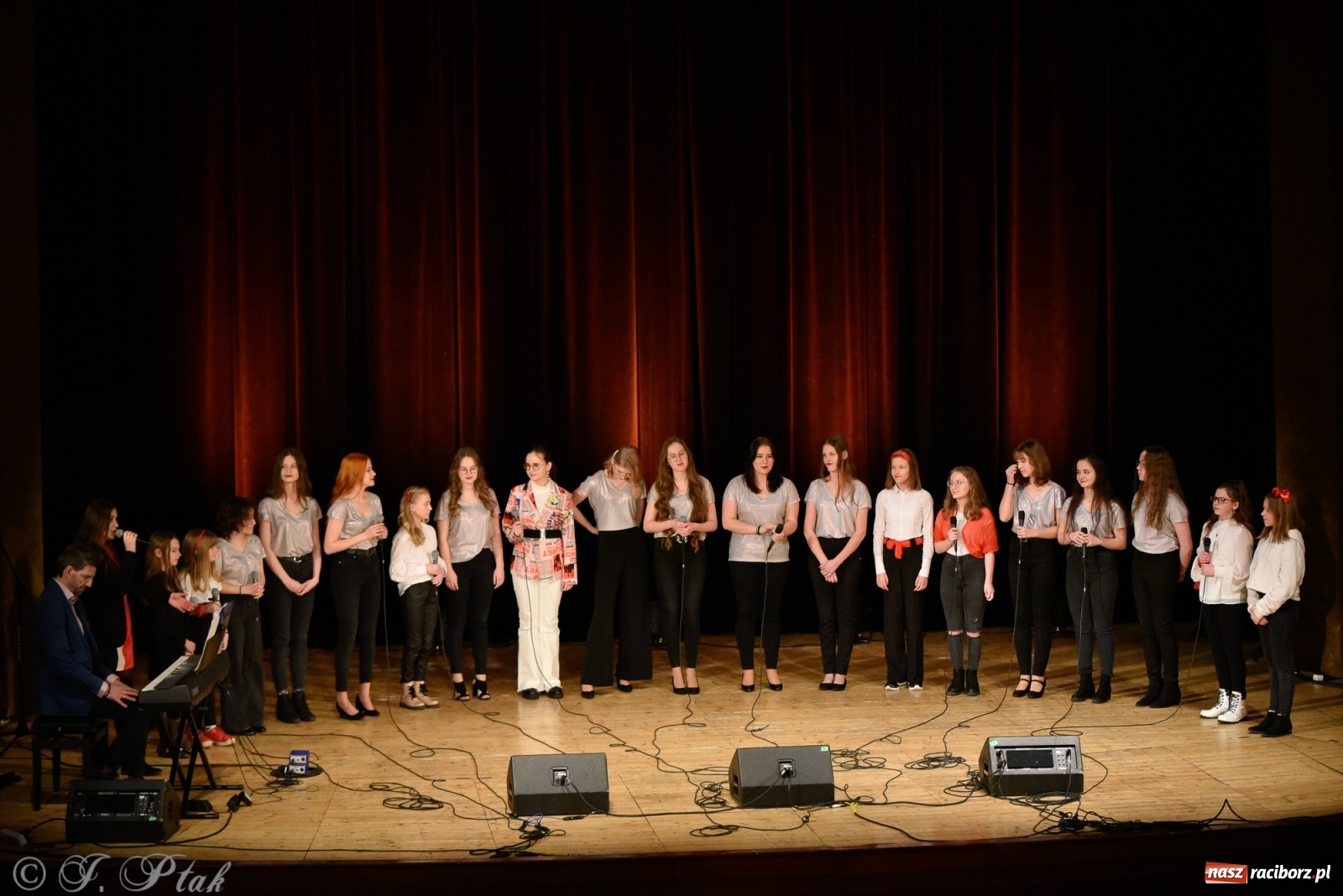 Zdjęcie w galerii na portalu naszraciborz.pl: Zimowe koncertowanie Perspektywy wiadomości z regionu