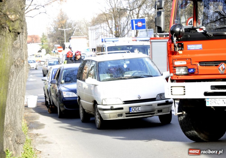 Zdjęcie w galerii na portalu naszraciborz.pl: Zderzenie trzech aut na Kolejowej wiadomości z regionu
