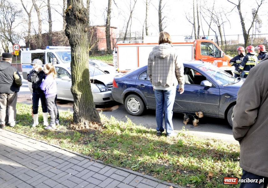 Zdjęcie w galerii na portalu naszraciborz.pl: Zderzenie trzech aut na Kolejowej wiadomości z regionu