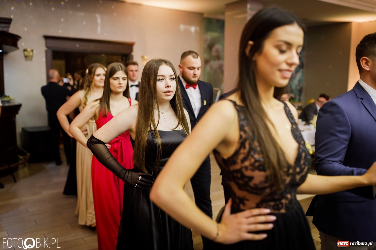 Zdjęcie w galerii na portalu naszraciborz.pl: Bal maturalny raciborskiego Ekonomika [FOTO i WIDEO] wiadomości z regionu