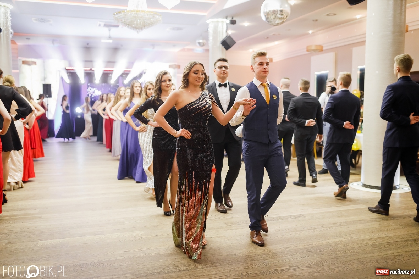 Zdjęcie w galerii na portalu naszraciborz.pl: Bal maturalny raciborskiego Ekonomika [FOTO i WIDEO] wiadomości z regionu