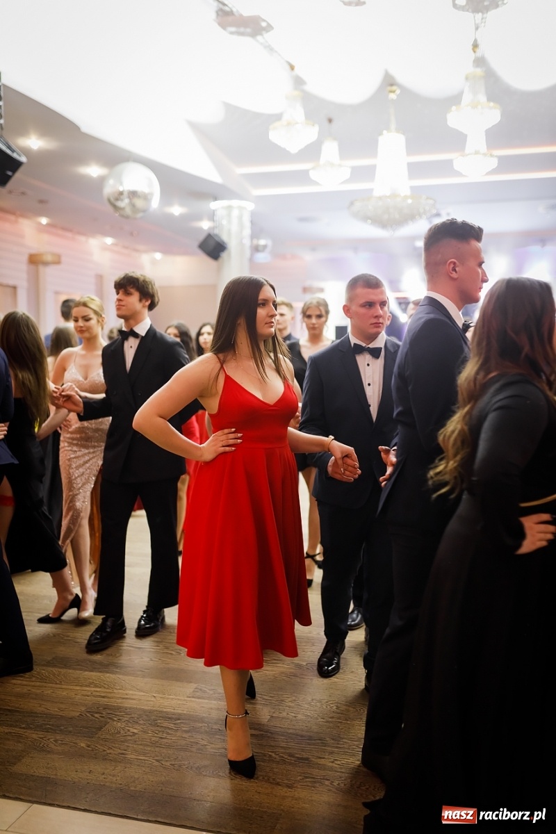 Zdjęcie w galerii na portalu naszraciborz.pl: Bal maturalny raciborskiego Ekonomika [FOTO i WIDEO] wiadomości z regionu