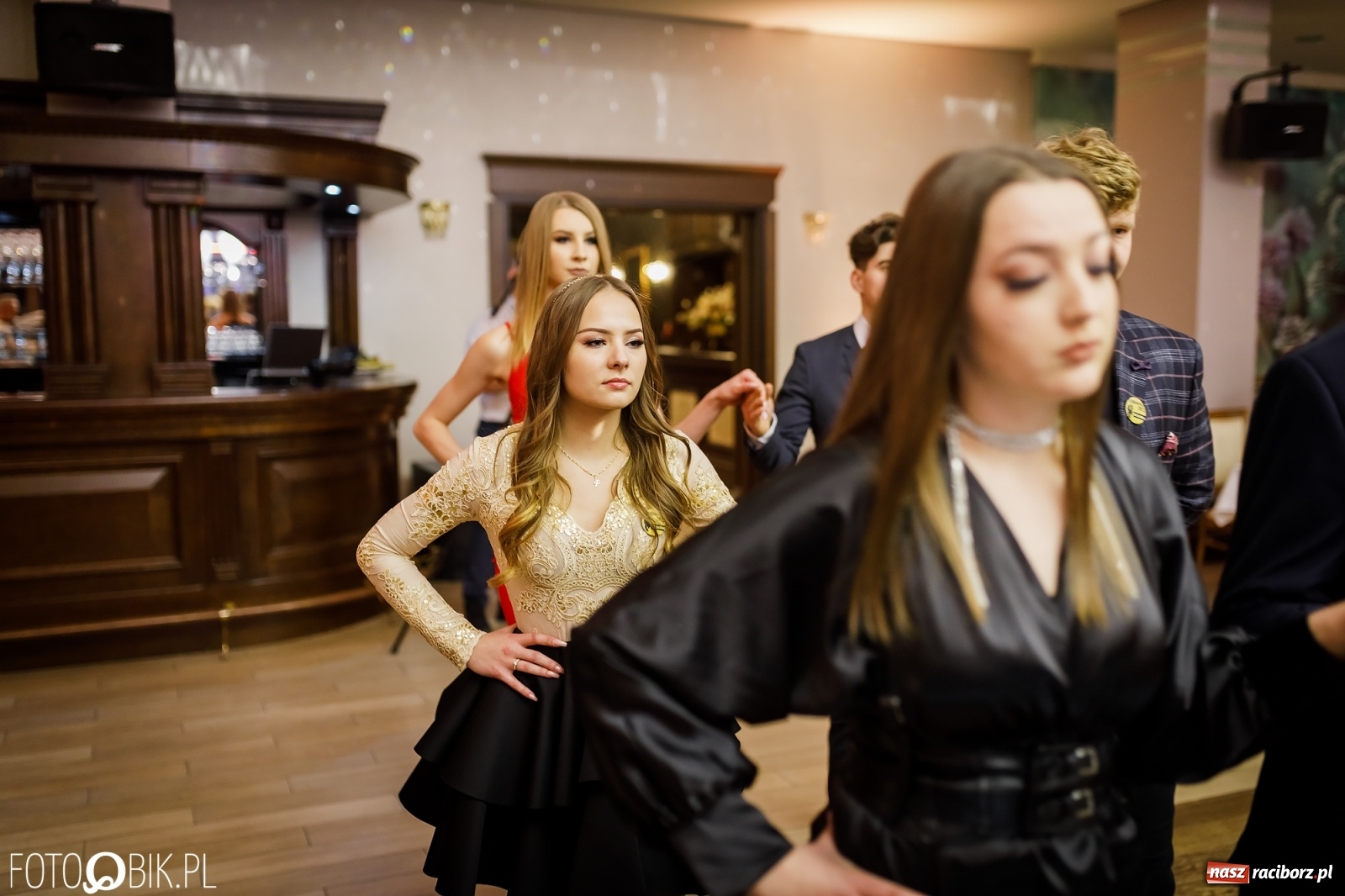 Zdjęcie w galerii na portalu naszraciborz.pl: Bal maturalny raciborskiego Ekonomika [FOTO i WIDEO] wiadomości z regionu
