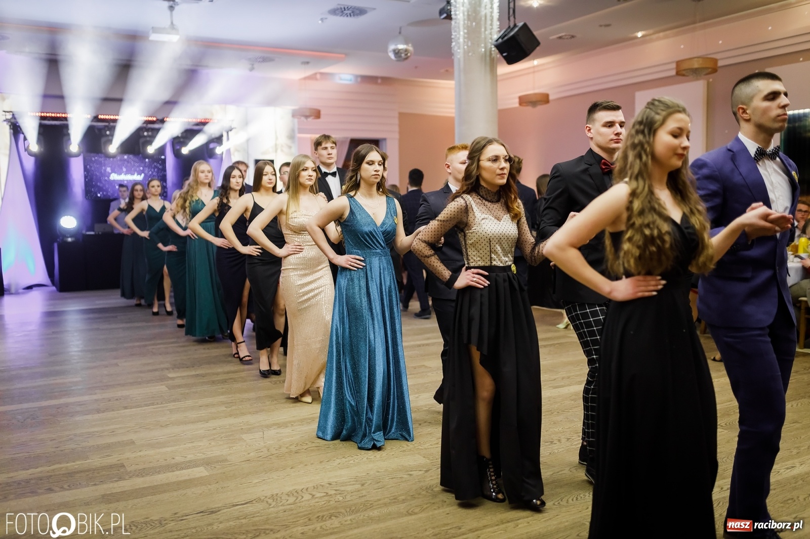 Zdjęcie w galerii na portalu naszraciborz.pl: Bal maturalny raciborskiego Ekonomika [FOTO i WIDEO] wiadomości z regionu