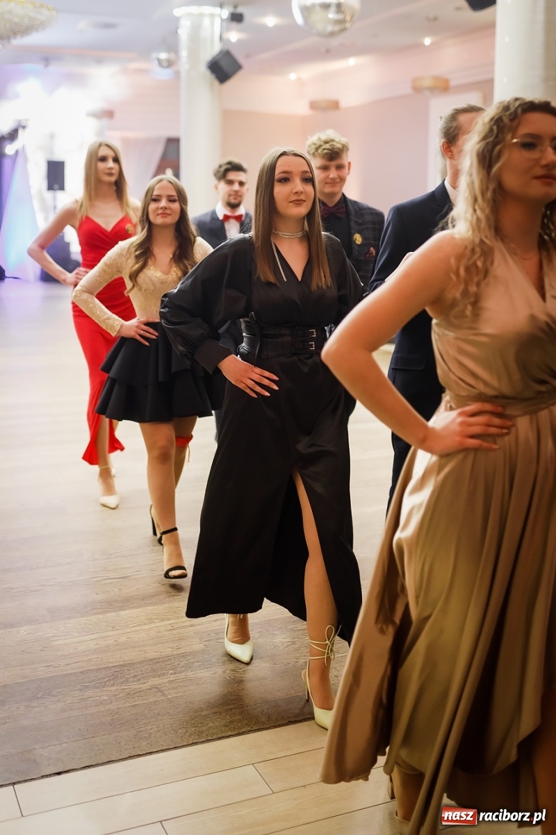 Zdjęcie w galerii na portalu naszraciborz.pl: Bal maturalny raciborskiego Ekonomika [FOTO i WIDEO] wiadomości z regionu