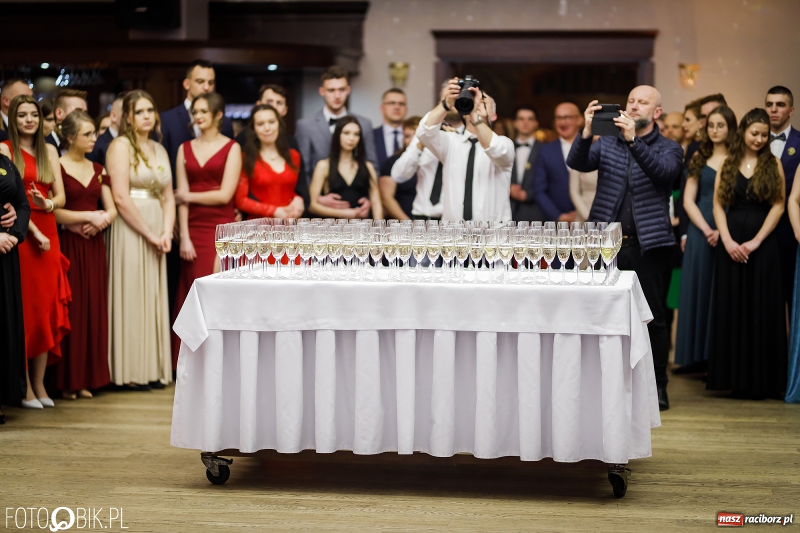 Zdjęcie w galerii na portalu naszraciborz.pl: Bal maturalny raciborskiego Ekonomika [FOTO i WIDEO] wiadomości z regionu