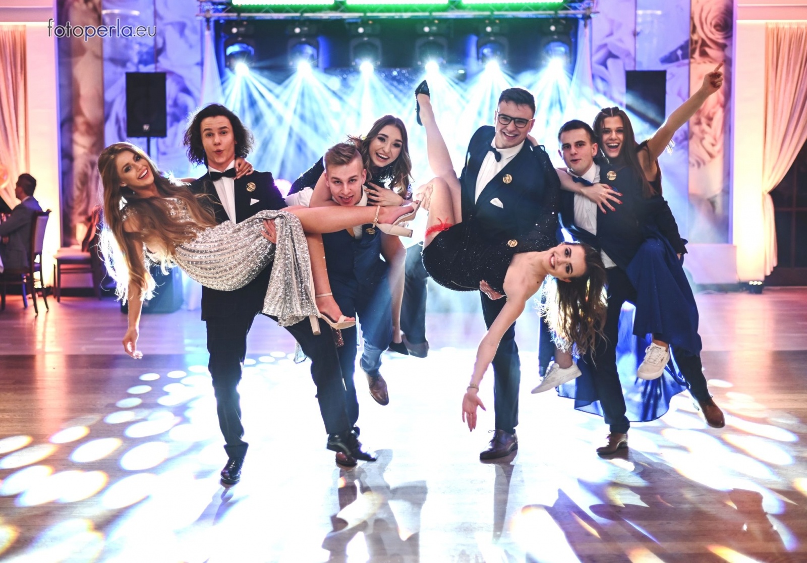 Zdjęcie w galerii na portalu naszraciborz.pl: Przeżyjmy to jeszcze raz. Ekonomik bawił się w dworku Komorno [FOTO] wiadomości z regionu