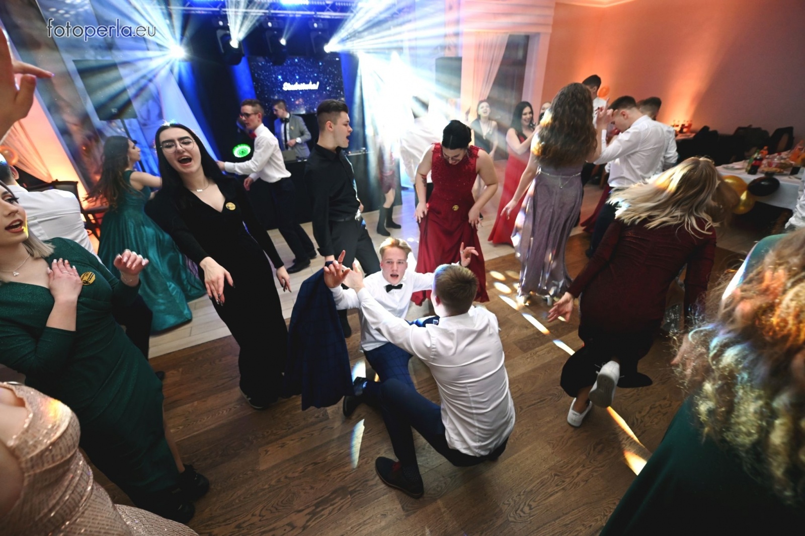 Zdjęcie w galerii na portalu naszraciborz.pl: Przeżyjmy to jeszcze raz. Ekonomik bawił się w dworku Komorno [FOTO] wiadomości z regionu