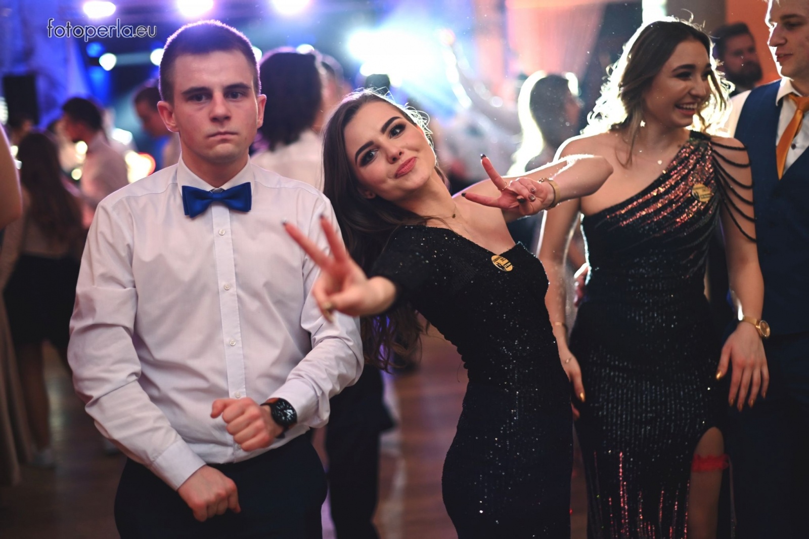 Zdjęcie w galerii na portalu naszraciborz.pl: Przeżyjmy to jeszcze raz. Ekonomik bawił się w dworku Komorno [FOTO] wiadomości z regionu