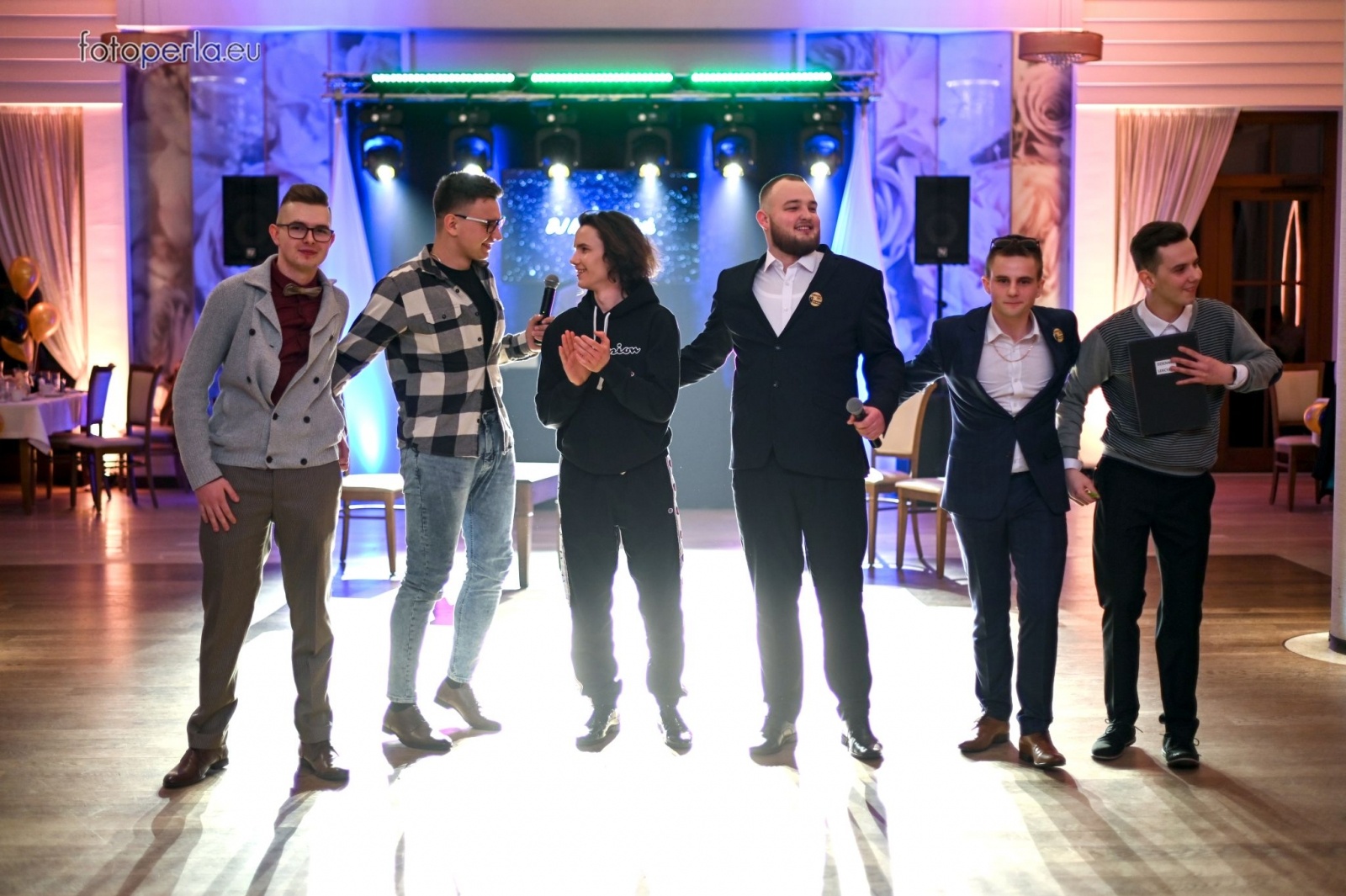 Zdjęcie w galerii na portalu naszraciborz.pl: Przeżyjmy to jeszcze raz. Ekonomik bawił się w dworku Komorno [FOTO] wiadomości z regionu