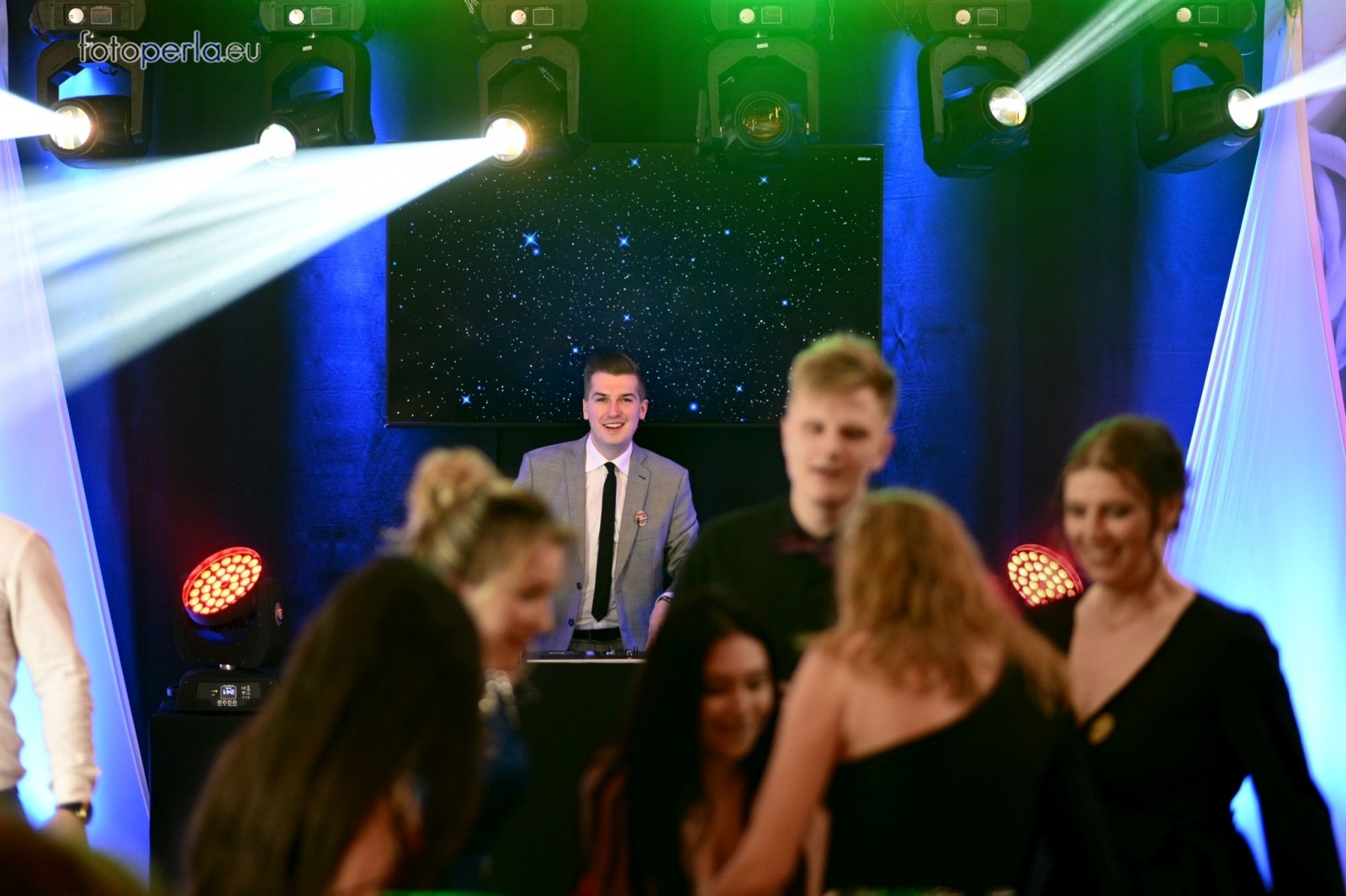 Zdjęcie w galerii na portalu naszraciborz.pl: Przeżyjmy to jeszcze raz. Ekonomik bawił się w dworku Komorno [FOTO] wiadomości z regionu