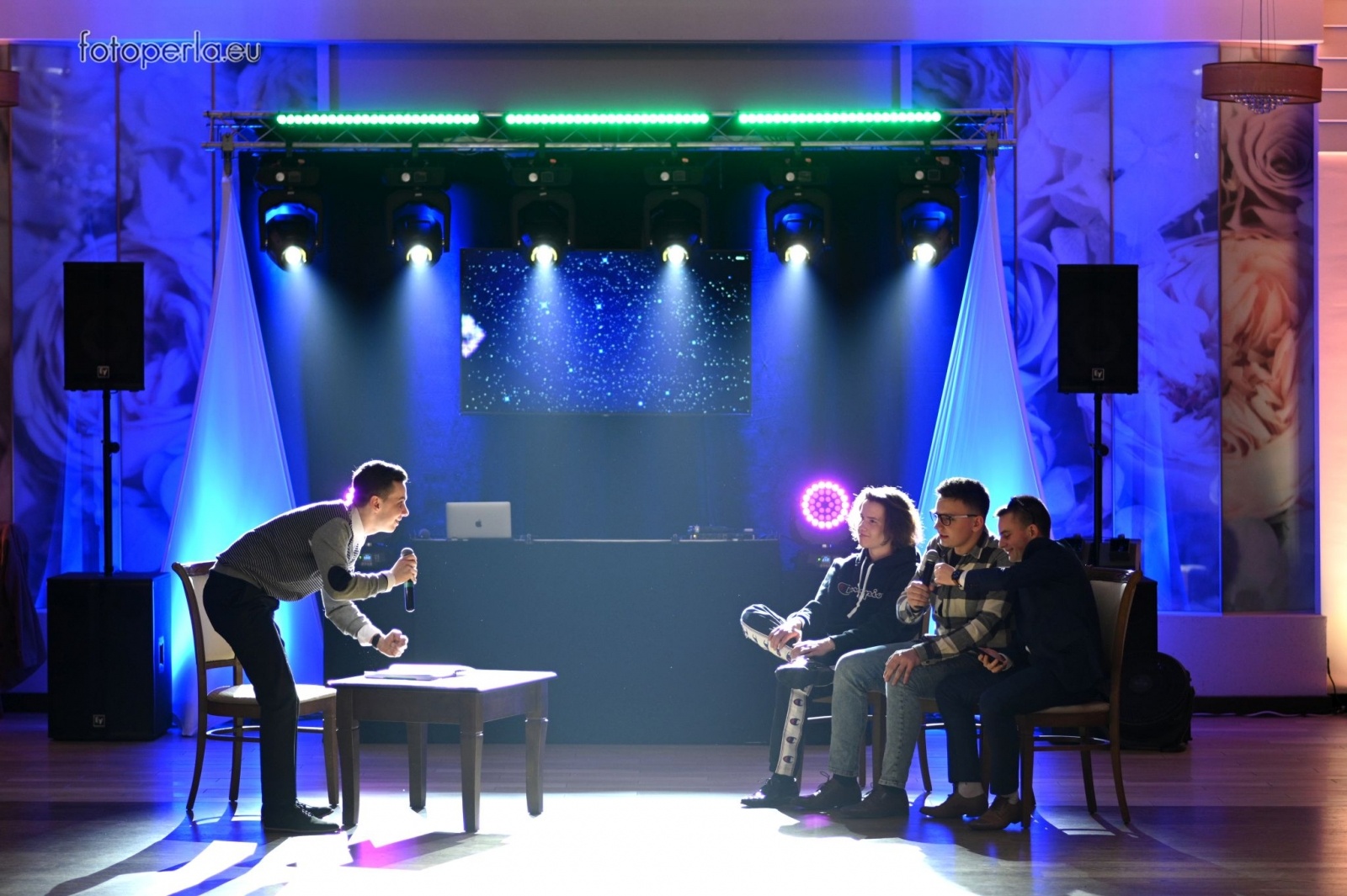 Zdjęcie w galerii na portalu naszraciborz.pl: Przeżyjmy to jeszcze raz. Ekonomik bawił się w dworku Komorno [FOTO] wiadomości z regionu