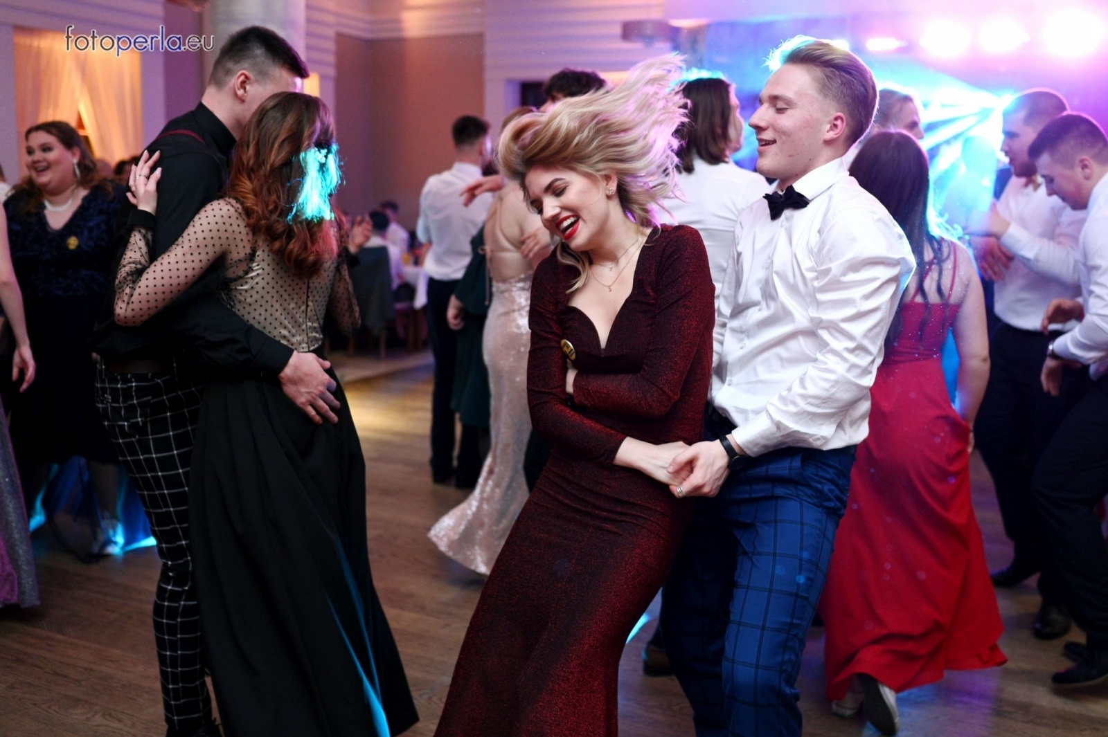 Zdjęcie w galerii na portalu naszraciborz.pl: Przeżyjmy to jeszcze raz. Ekonomik bawił się w dworku Komorno [FOTO] wiadomości z regionu