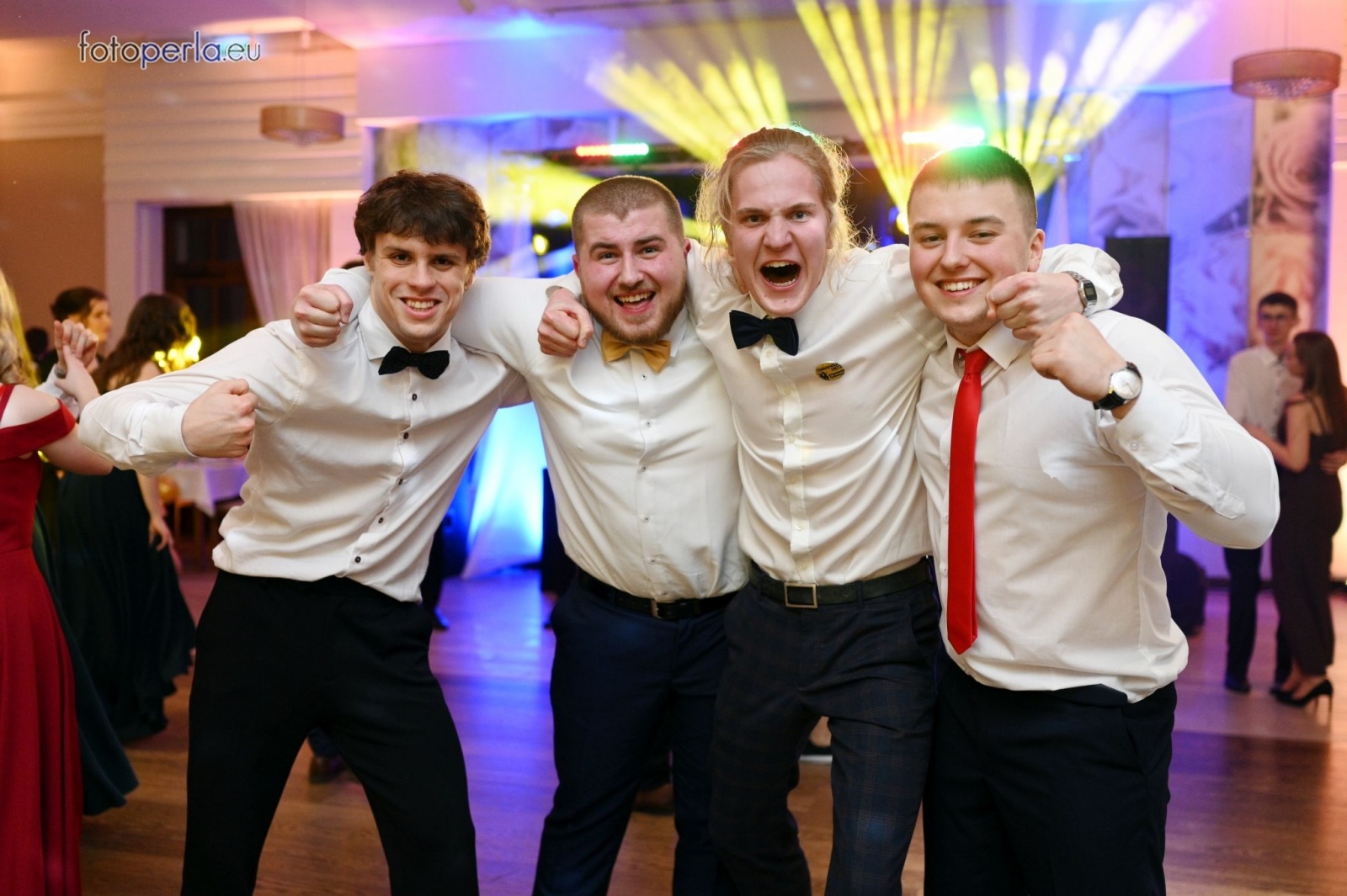 Zdjęcie w galerii na portalu naszraciborz.pl: Przeżyjmy to jeszcze raz. Ekonomik bawił się w dworku Komorno [FOTO] wiadomości z regionu