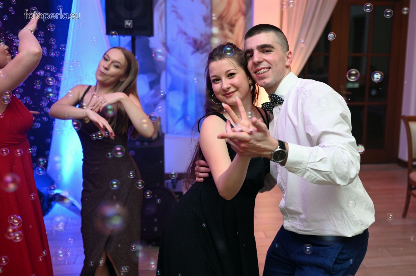 Zdjęcie w galerii na portalu naszraciborz.pl: Przeżyjmy to jeszcze raz. Ekonomik bawił się w dworku Komorno [FOTO] wiadomości z regionu