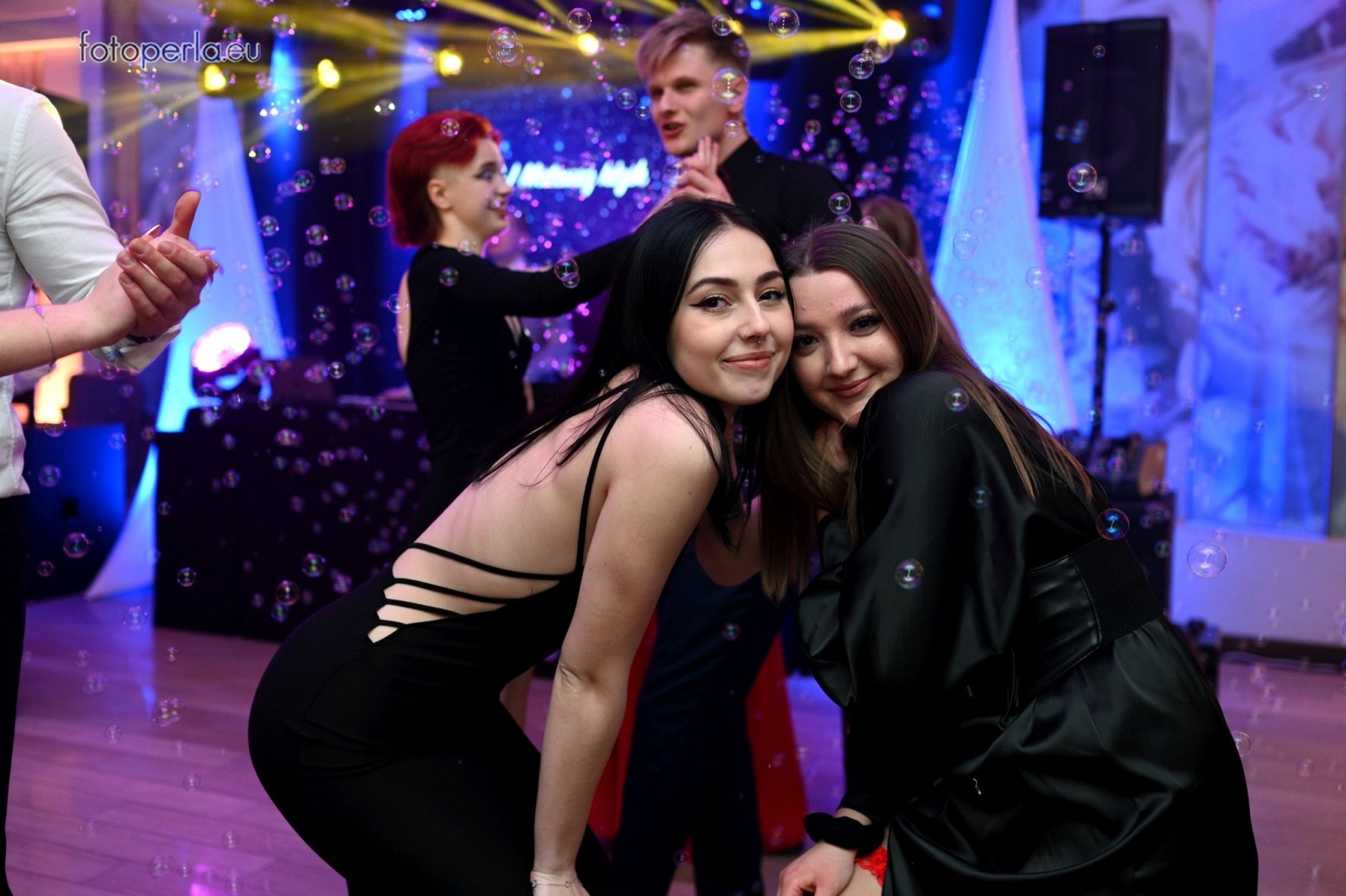 Zdjęcie w galerii na portalu naszraciborz.pl: Przeżyjmy to jeszcze raz. Ekonomik bawił się w dworku Komorno [FOTO] wiadomości z regionu