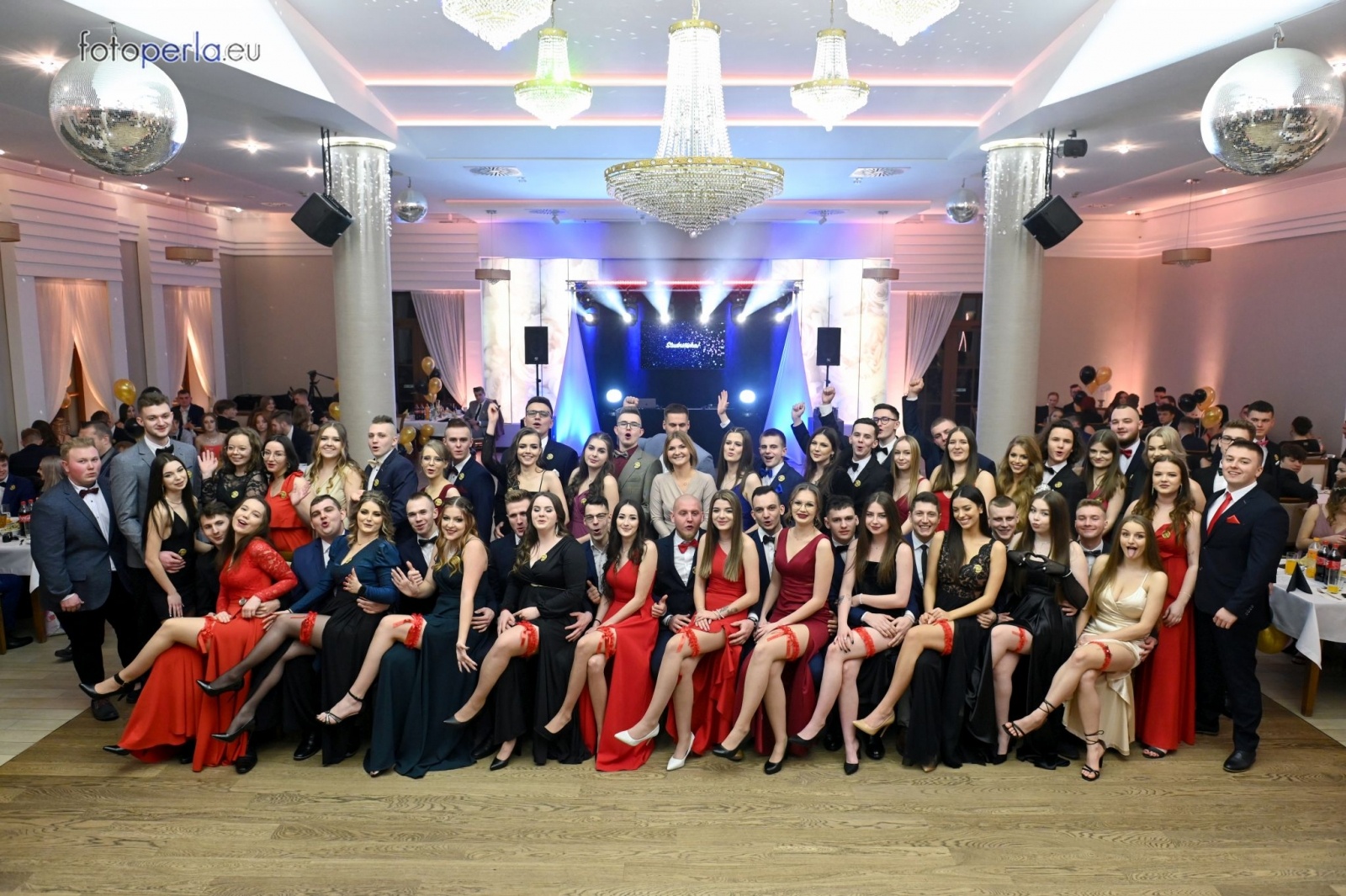 Zdjęcie w galerii na portalu naszraciborz.pl: Przeżyjmy to jeszcze raz. Ekonomik bawił się w dworku Komorno [FOTO] wiadomości z regionu