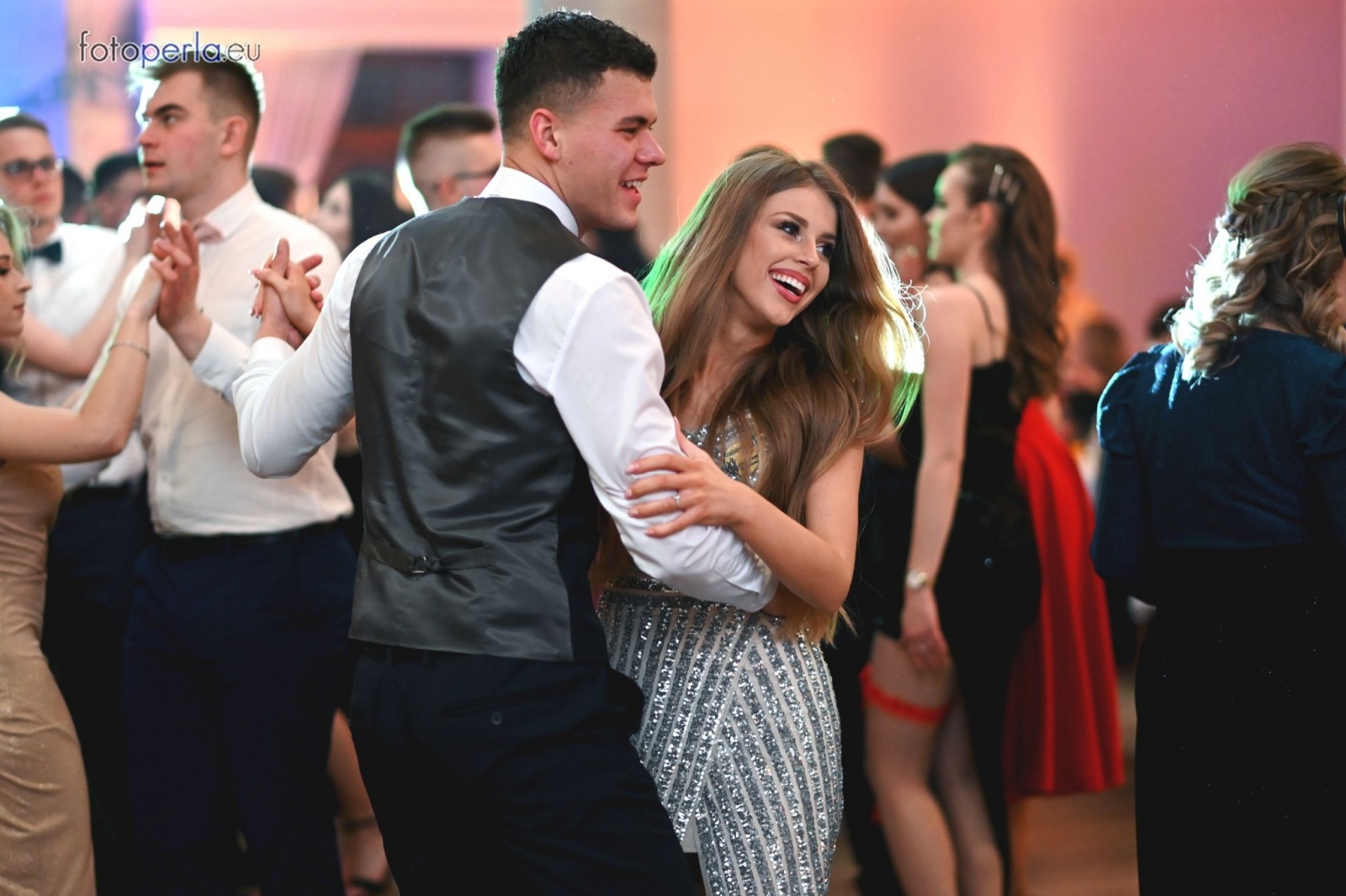 Zdjęcie w galerii na portalu naszraciborz.pl: Przeżyjmy to jeszcze raz. Ekonomik bawił się w dworku Komorno [FOTO] wiadomości z regionu