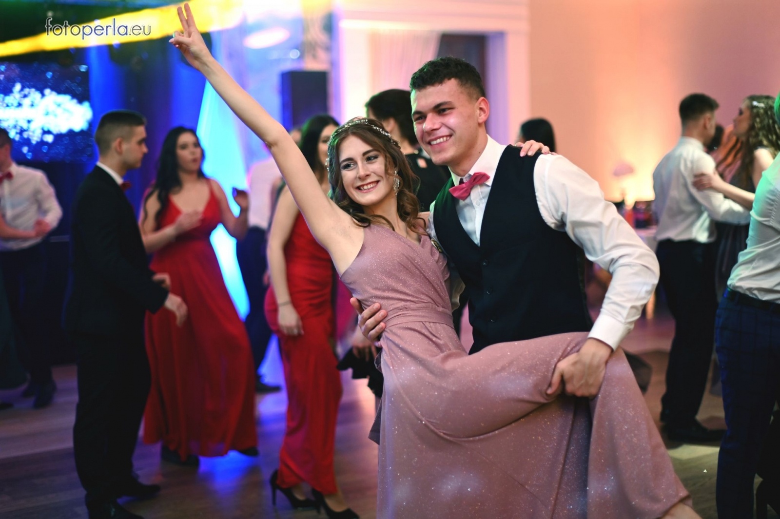 Zdjęcie w galerii na portalu naszraciborz.pl: Przeżyjmy to jeszcze raz. Ekonomik bawił się w dworku Komorno [FOTO] wiadomości z regionu