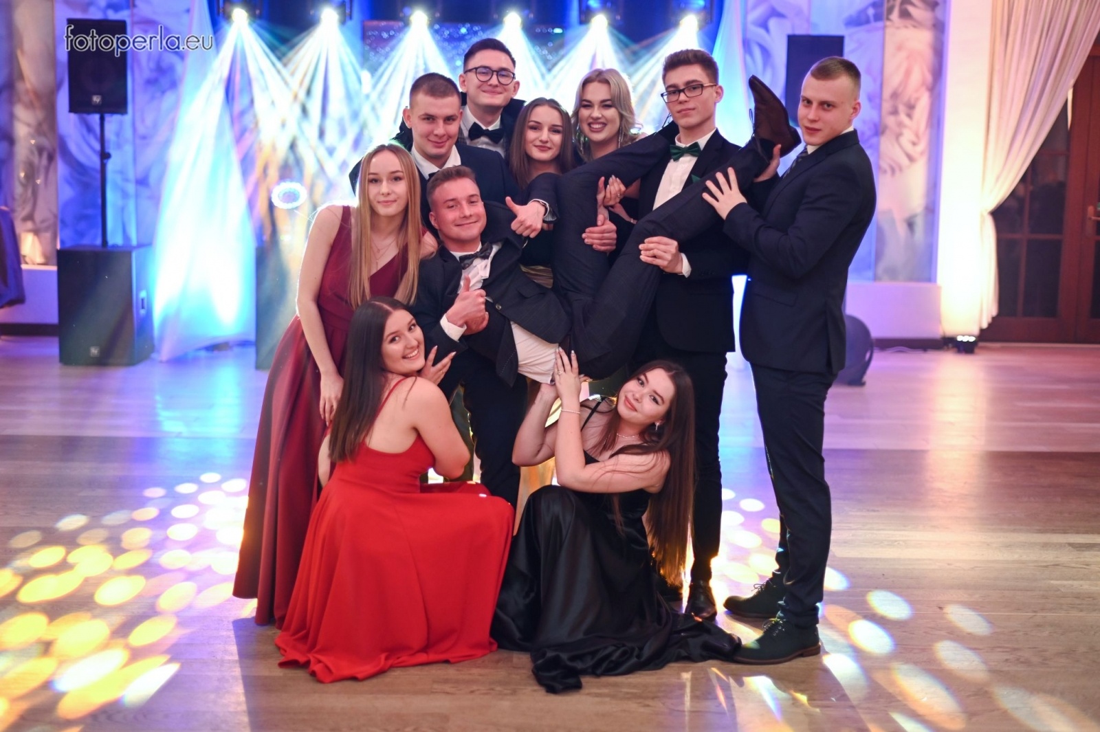 Zdjęcie w galerii na portalu naszraciborz.pl: Przeżyjmy to jeszcze raz. Ekonomik bawił się w dworku Komorno [FOTO] wiadomości z regionu