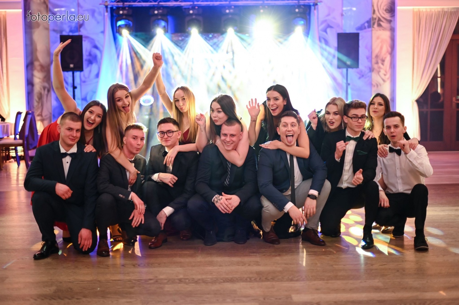 Zdjęcie w galerii na portalu naszraciborz.pl: Przeżyjmy to jeszcze raz. Ekonomik bawił się w dworku Komorno [FOTO] wiadomości z regionu