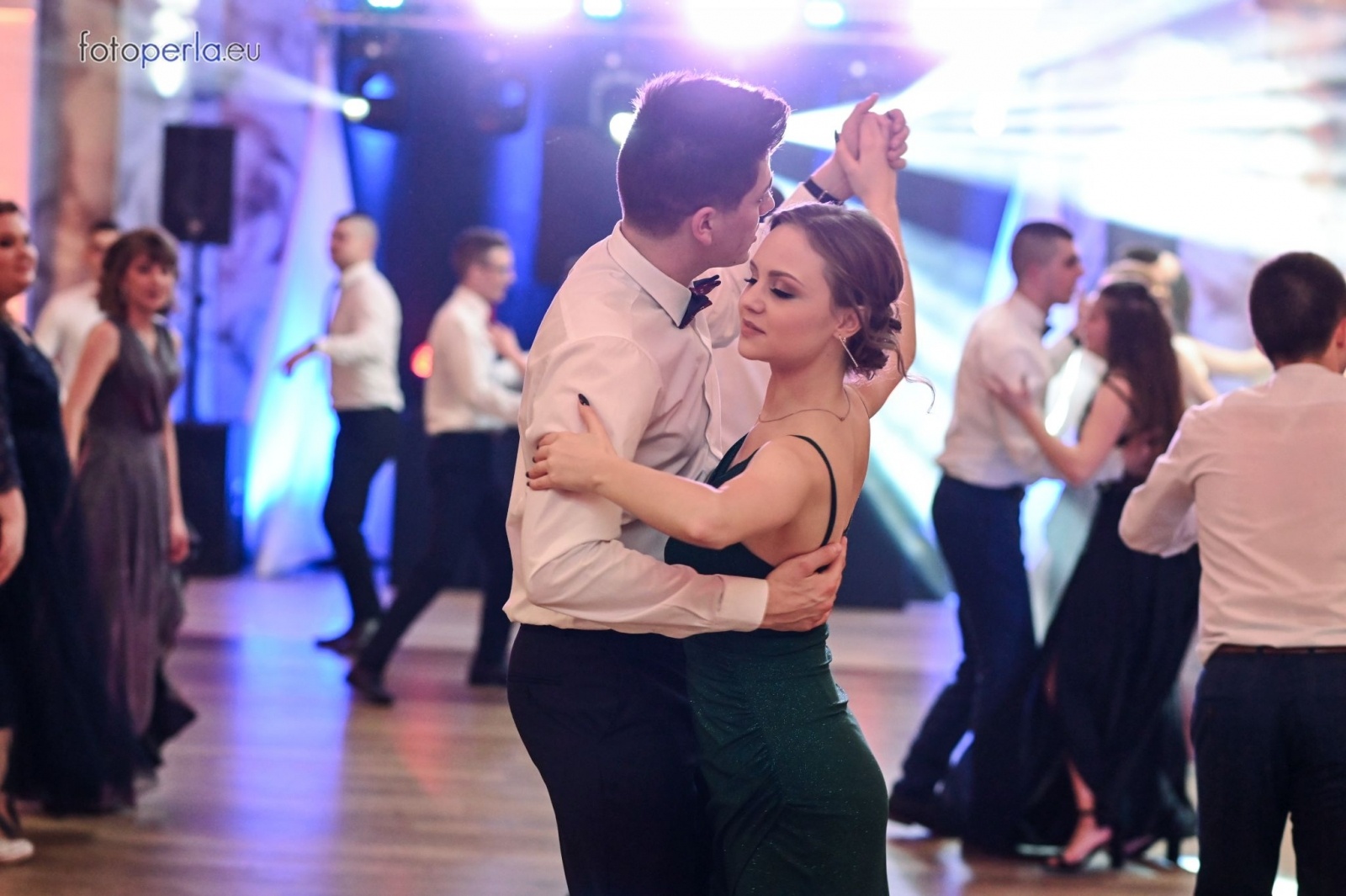 Zdjęcie w galerii na portalu naszraciborz.pl: Przeżyjmy to jeszcze raz. Ekonomik bawił się w dworku Komorno [FOTO] wiadomości z regionu