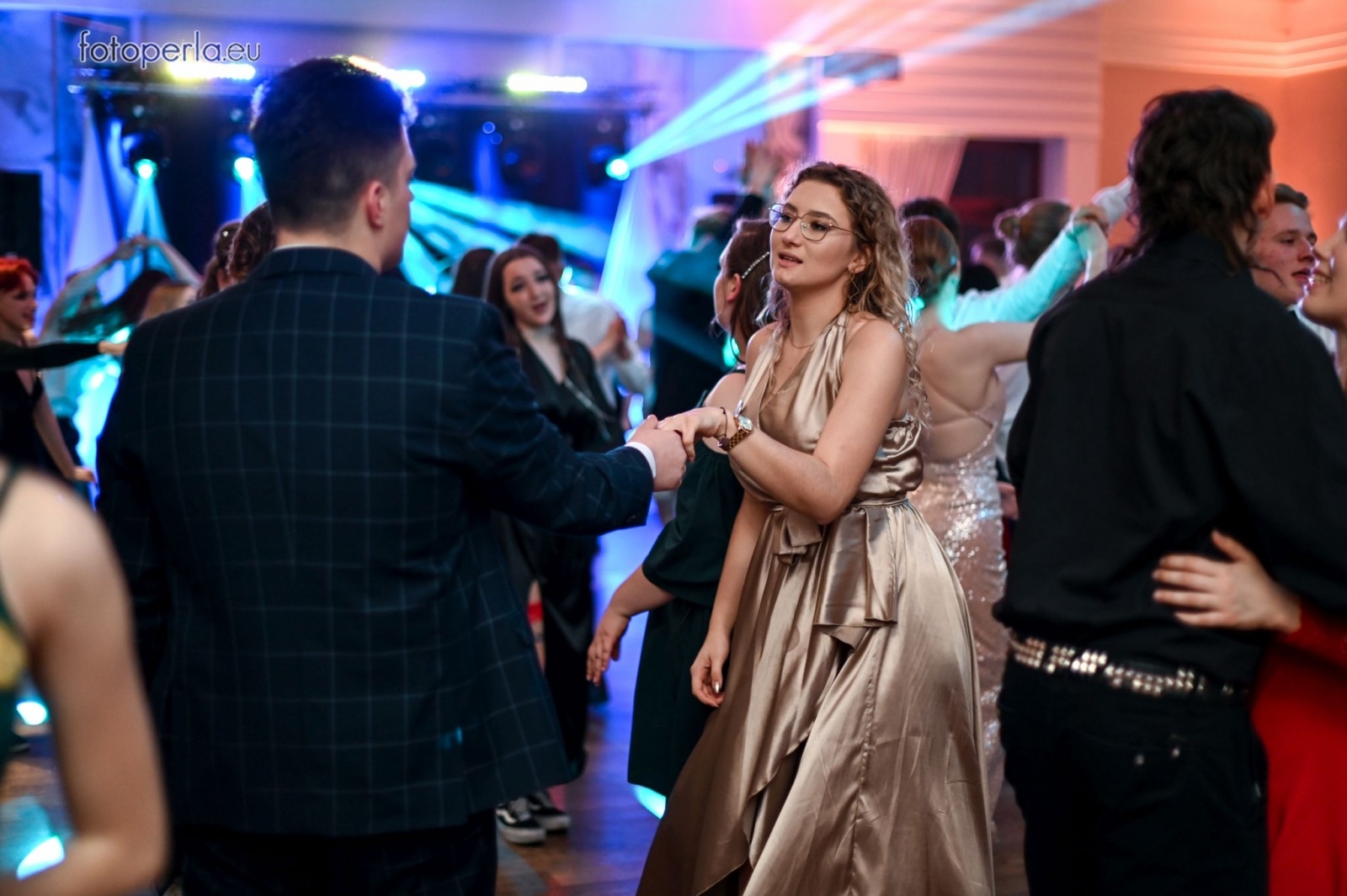 Zdjęcie w galerii na portalu naszraciborz.pl: Przeżyjmy to jeszcze raz. Ekonomik bawił się w dworku Komorno [FOTO] wiadomości z regionu