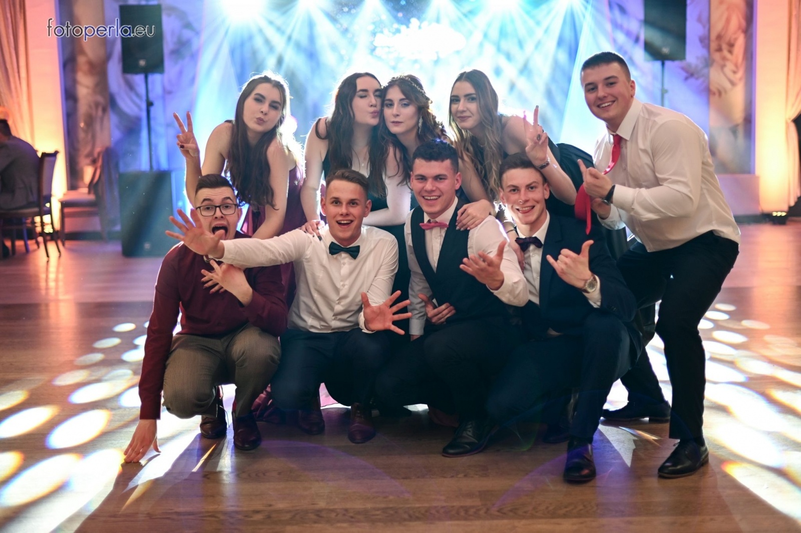 Zdjęcie w galerii na portalu naszraciborz.pl: Przeżyjmy to jeszcze raz. Ekonomik bawił się w dworku Komorno [FOTO] wiadomości z regionu