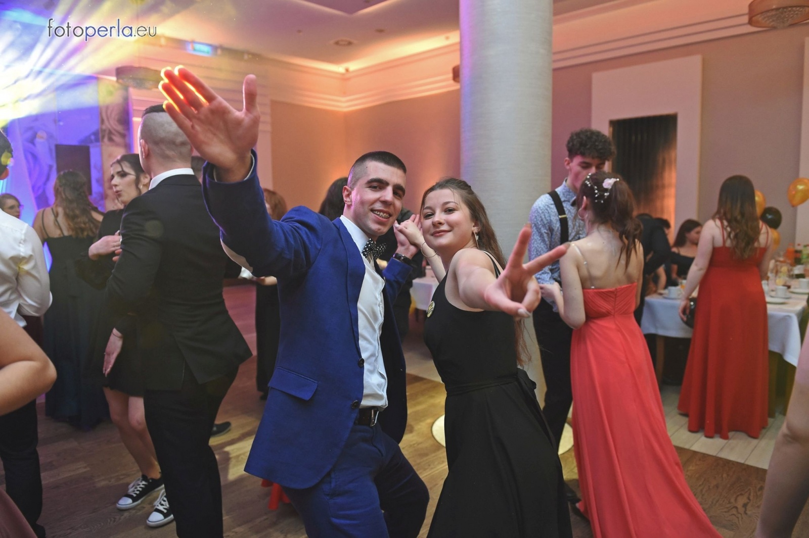 Zdjęcie w galerii na portalu naszraciborz.pl: Przeżyjmy to jeszcze raz. Ekonomik bawił się w dworku Komorno [FOTO] wiadomości z regionu