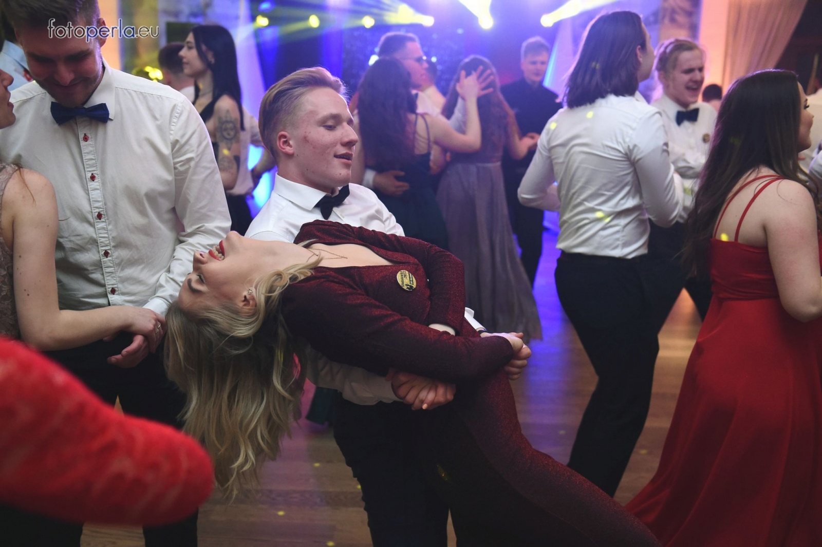 Zdjęcie w galerii na portalu naszraciborz.pl: Przeżyjmy to jeszcze raz. Ekonomik bawił się w dworku Komorno [FOTO] wiadomości z regionu