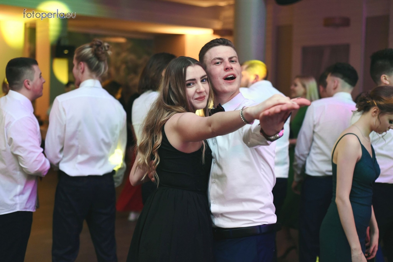 Zdjęcie w galerii na portalu naszraciborz.pl: Przeżyjmy to jeszcze raz. Ekonomik bawił się w dworku Komorno [FOTO] wiadomości z regionu