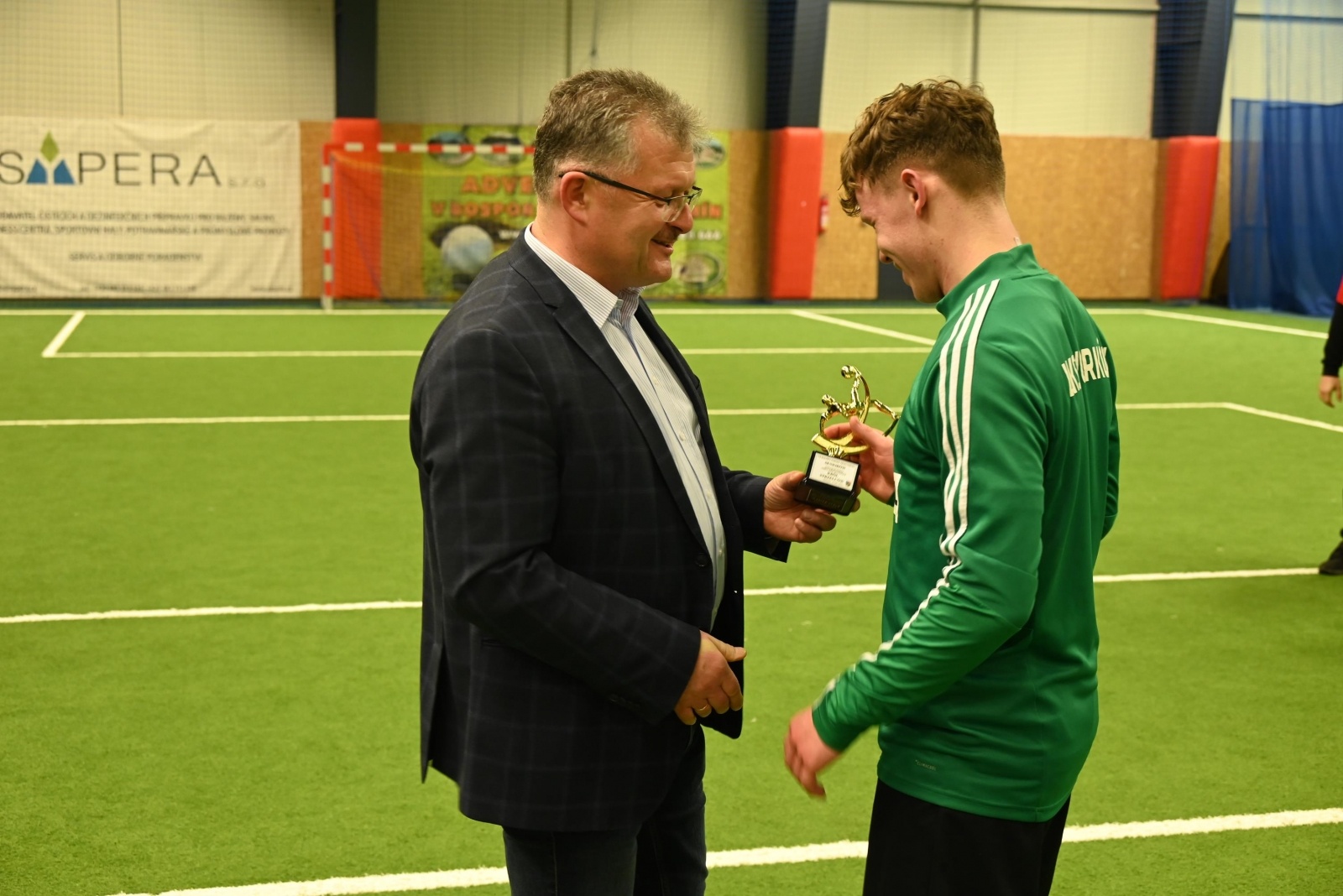 Zdjęcie w galerii na portalu naszraciborz.pl: LKS Tworków z Pucharem Wójta Krzyżanowic wiadomości z regionu