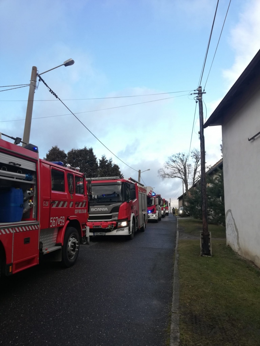 Zdjęcie w galerii na portalu naszraciborz.pl: Raport 998. 50 tys. złotych strat w pożarze poddasza w Bolesławiu [FOTO] wiadomości z regionu