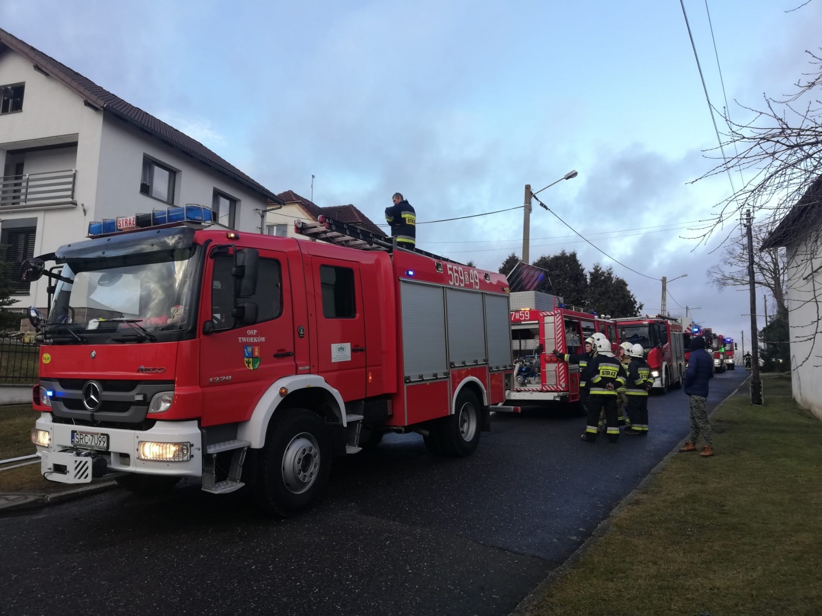 Zdjęcie w galerii na portalu naszraciborz.pl: Raport 998. 50 tys. złotych strat w pożarze poddasza w Bolesławiu [FOTO] wiadomości z regionu