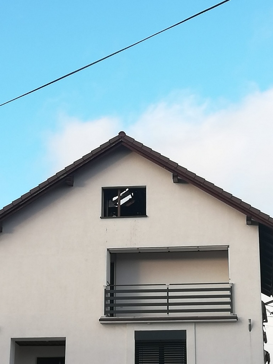 Zdjęcie w galerii na portalu naszraciborz.pl: Raport 998. 50 tys. złotych strat w pożarze poddasza w Bolesławiu [FOTO] wiadomości z regionu