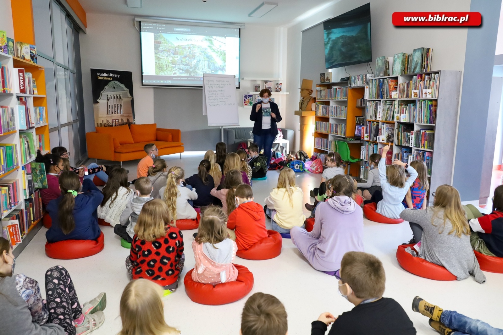 Zdjęcie w galerii na portalu naszraciborz.pl: Zajęcia o architekturze rozpoczęły Kulturalne Ferie z Biblioteką wiadomości z regionu