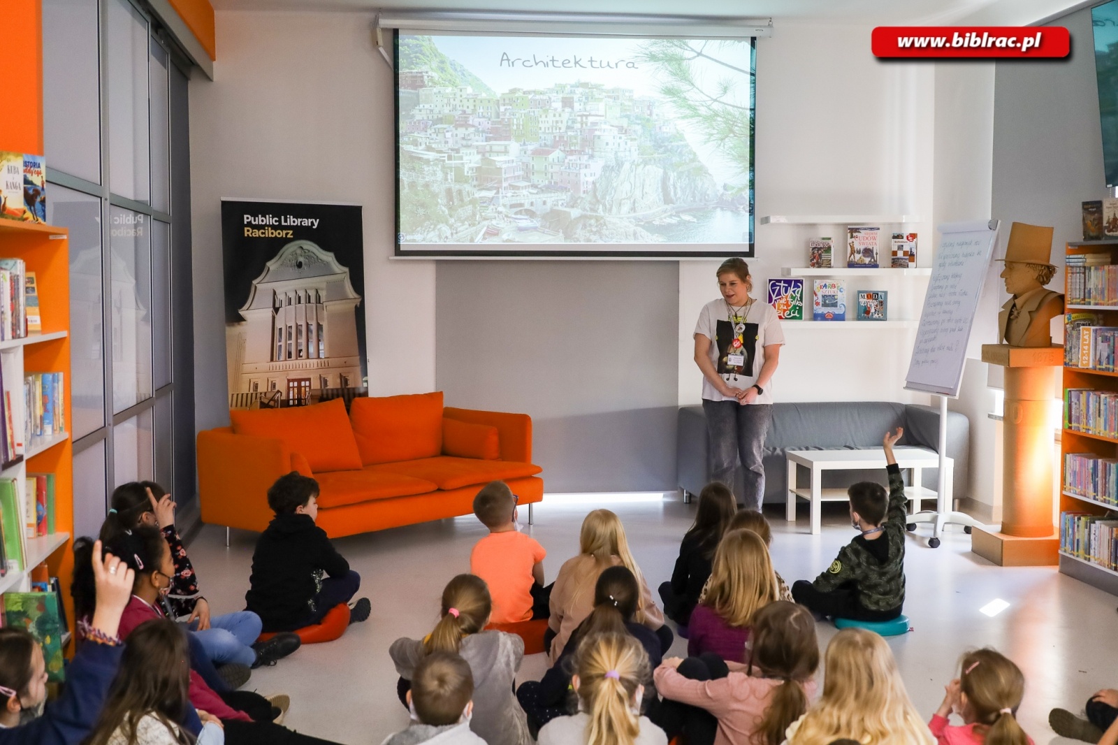 Zdjęcie w galerii na portalu naszraciborz.pl: Zajęcia o architekturze rozpoczęły Kulturalne Ferie z Biblioteką wiadomości z regionu