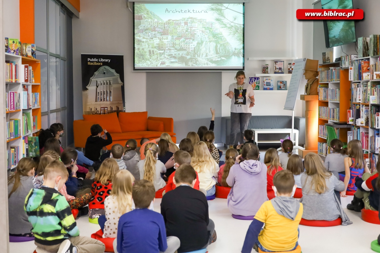 Zdjęcie w galerii na portalu naszraciborz.pl: Zajęcia o architekturze rozpoczęły Kulturalne Ferie z Biblioteką wiadomości z regionu