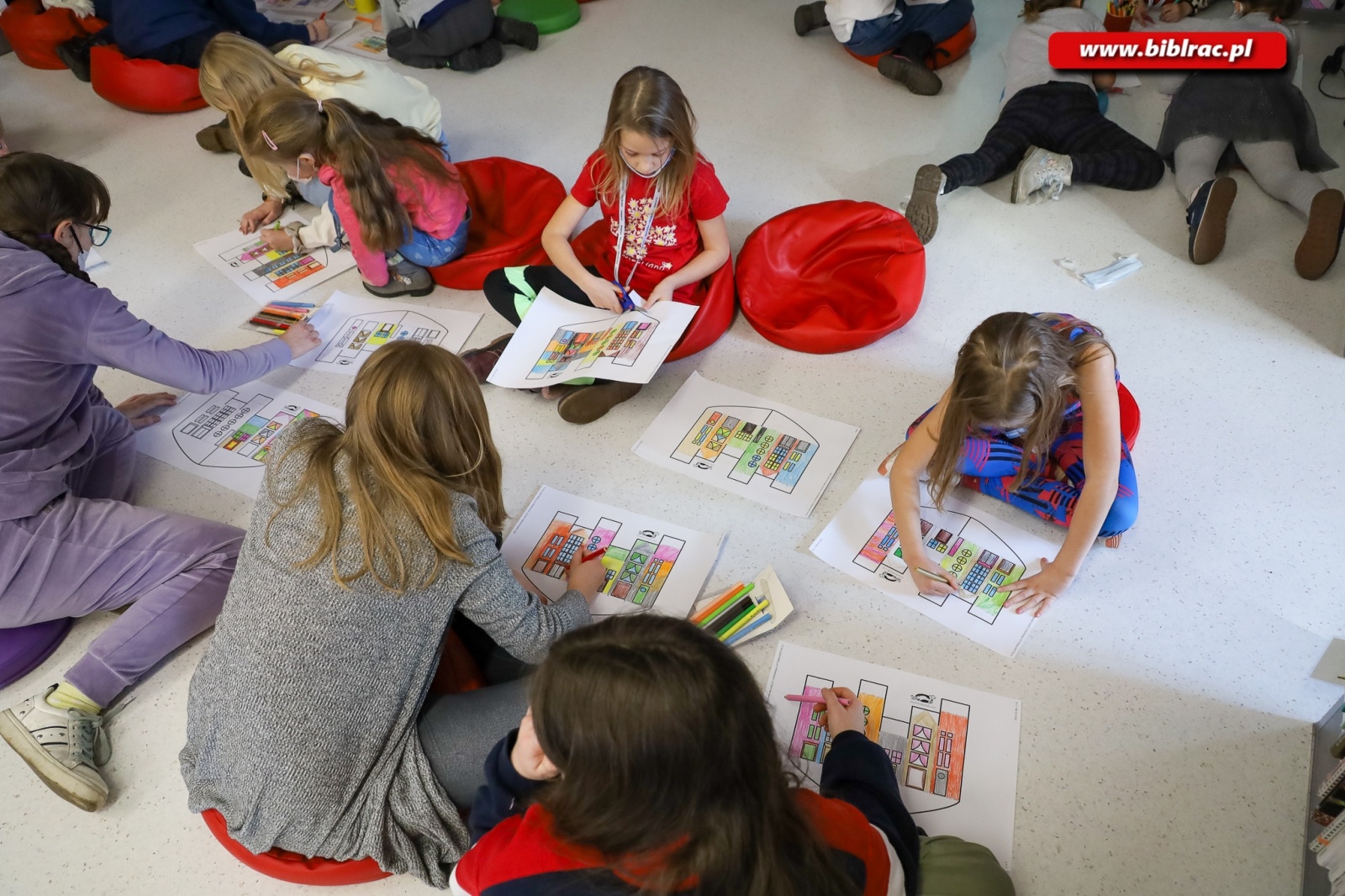 Zdjęcie w galerii na portalu naszraciborz.pl: Zajęcia o architekturze rozpoczęły Kulturalne Ferie z Biblioteką wiadomości z regionu