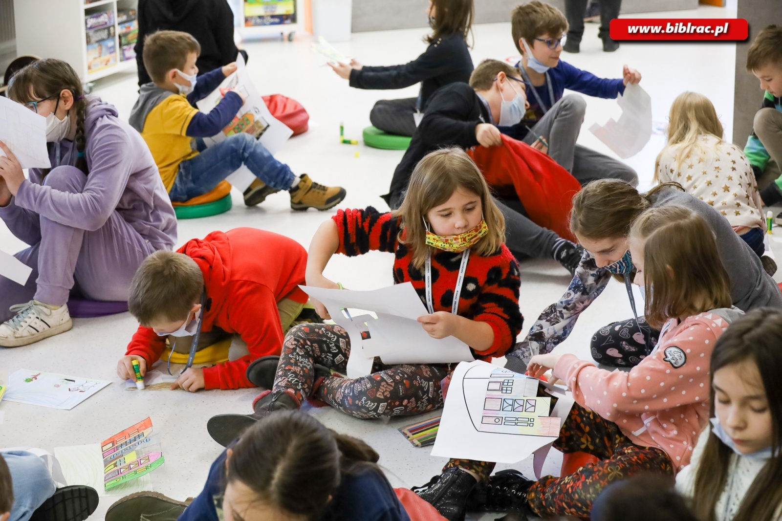 Zdjęcie w galerii na portalu naszraciborz.pl: Zajęcia o architekturze rozpoczęły Kulturalne Ferie z Biblioteką wiadomości z regionu