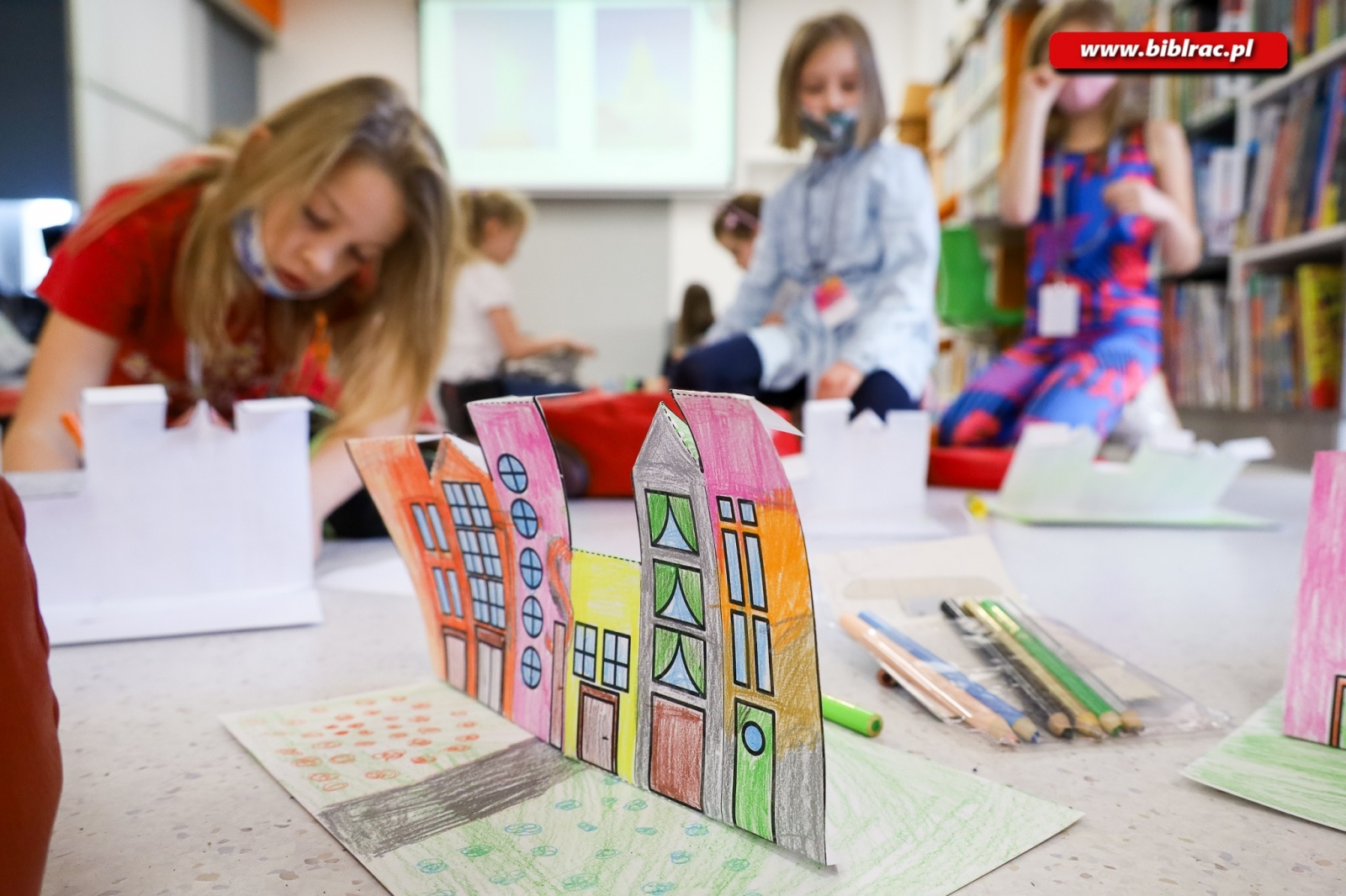 Zdjęcie w galerii na portalu naszraciborz.pl: Zajęcia o architekturze rozpoczęły Kulturalne Ferie z Biblioteką wiadomości z regionu