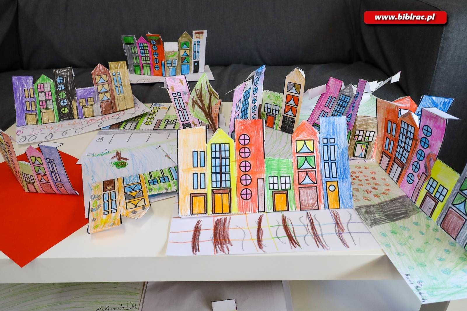 Zdjęcie w galerii na portalu naszraciborz.pl: Zajęcia o architekturze rozpoczęły Kulturalne Ferie z Biblioteką wiadomości z regionu