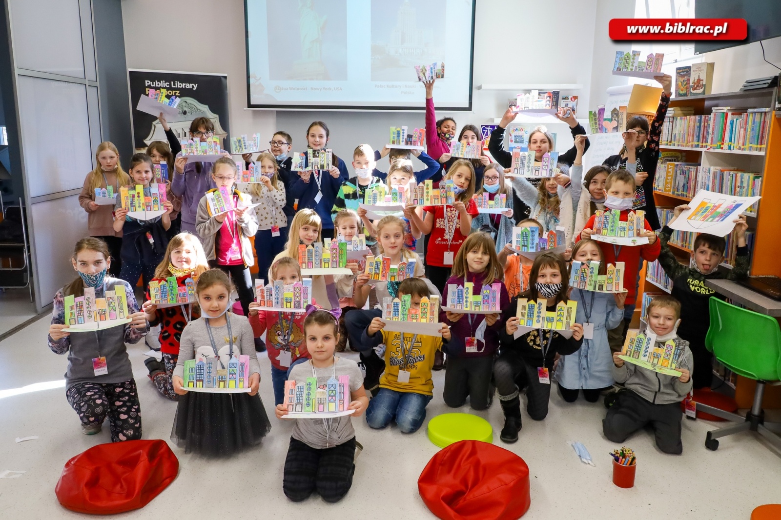 Zdjęcie w galerii na portalu naszraciborz.pl: Zajęcia o architekturze rozpoczęły Kulturalne Ferie z Biblioteką wiadomości z regionu