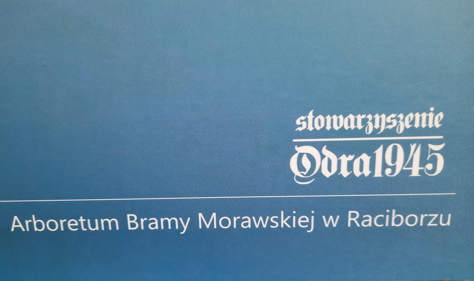 Zdjęcie w galerii na portalu naszraciborz.pl: Pamiątki militarne przy lesie Obora oznakowane wiadomości z regionu