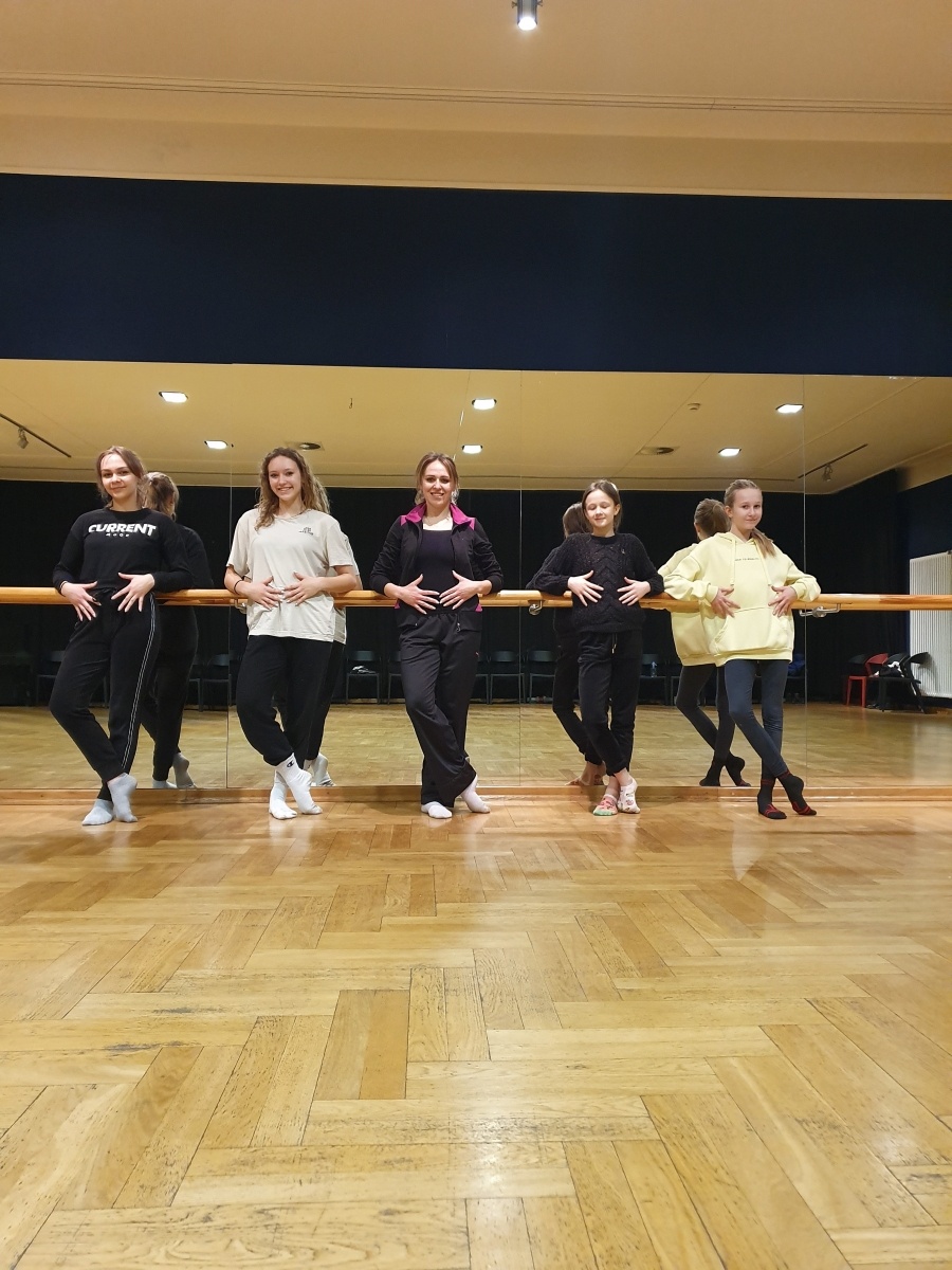 Zdjęcie w galerii na portalu naszraciborz.pl: Rzeźba, krosno i taniec. Ferie z RCK wiadomości z regionu