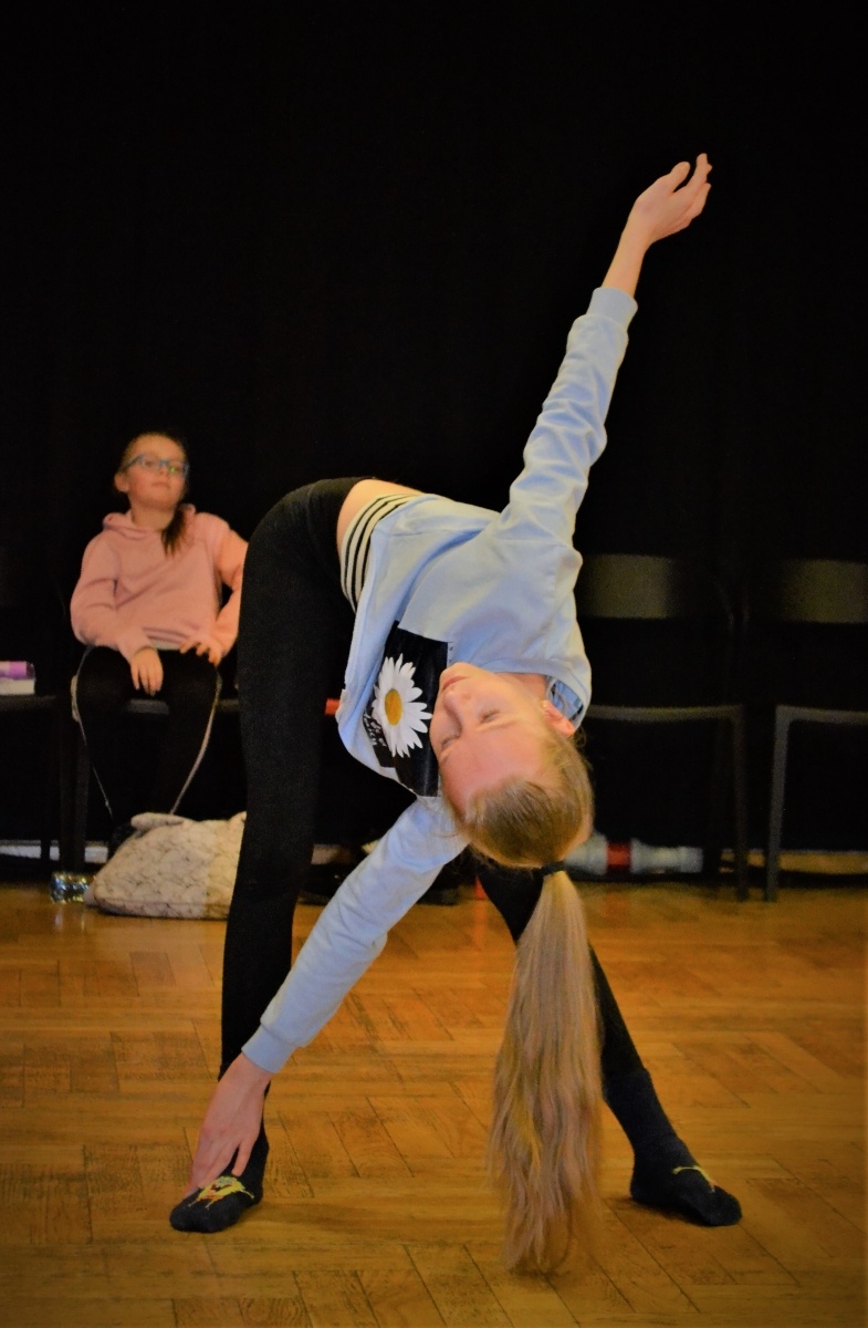 Zdjęcie w galerii na portalu naszraciborz.pl: Rzeźba, krosno i taniec. Ferie z RCK wiadomości z regionu